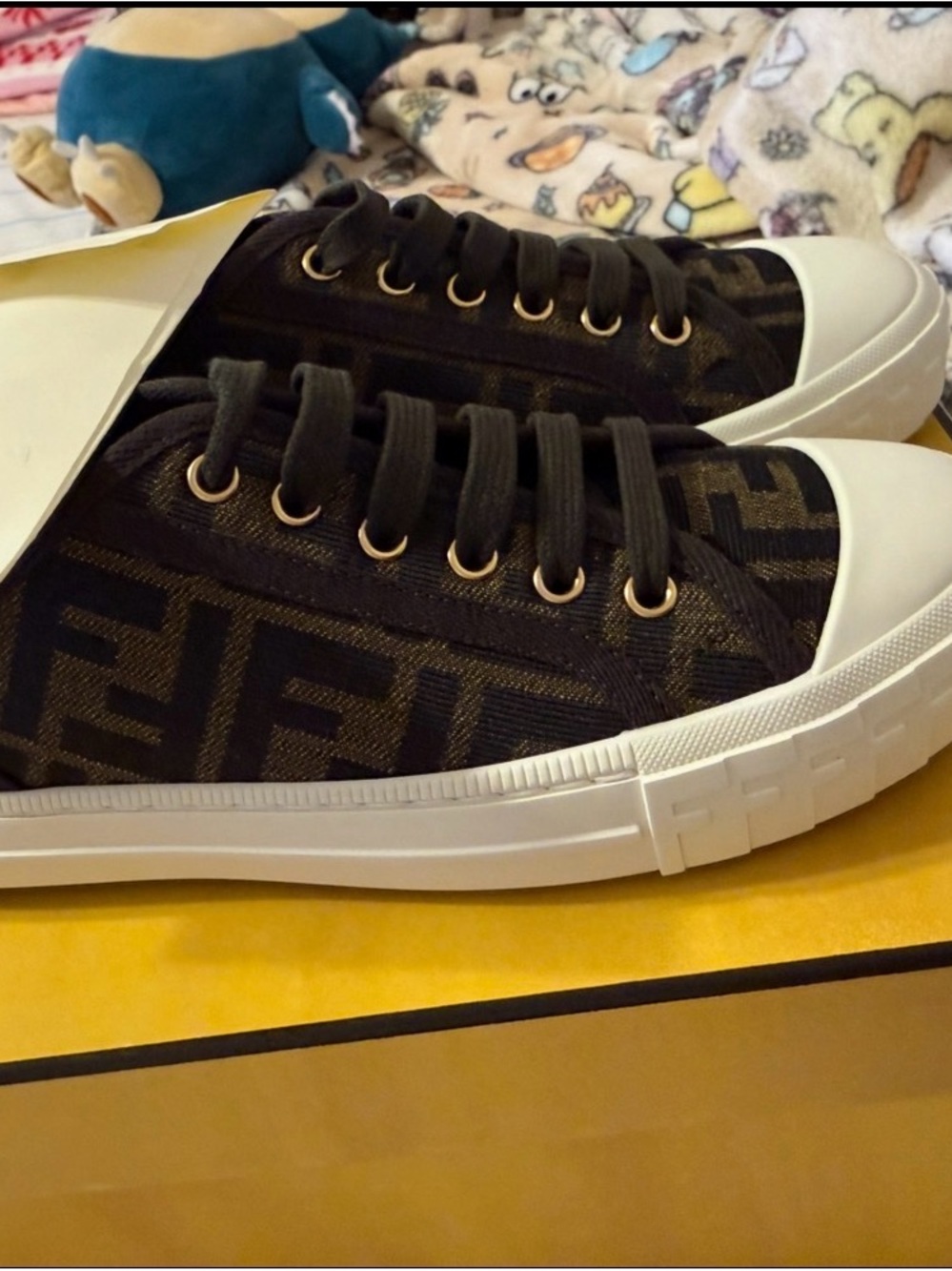 Women fendi sneakers size 6 new